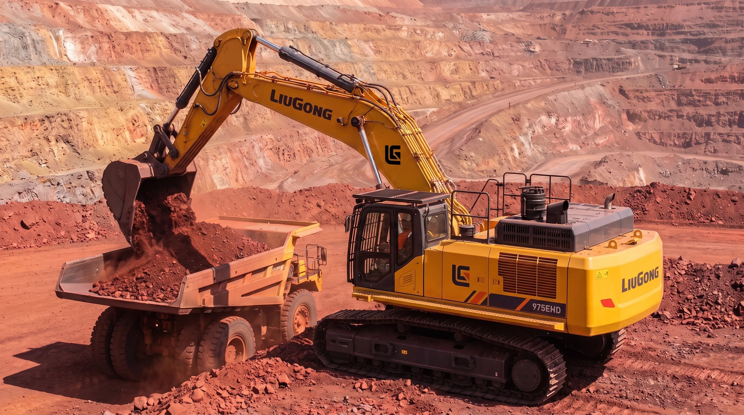 Escavadeira de mineração LiuGong 975EHD carregando minério em cava a céu aberto