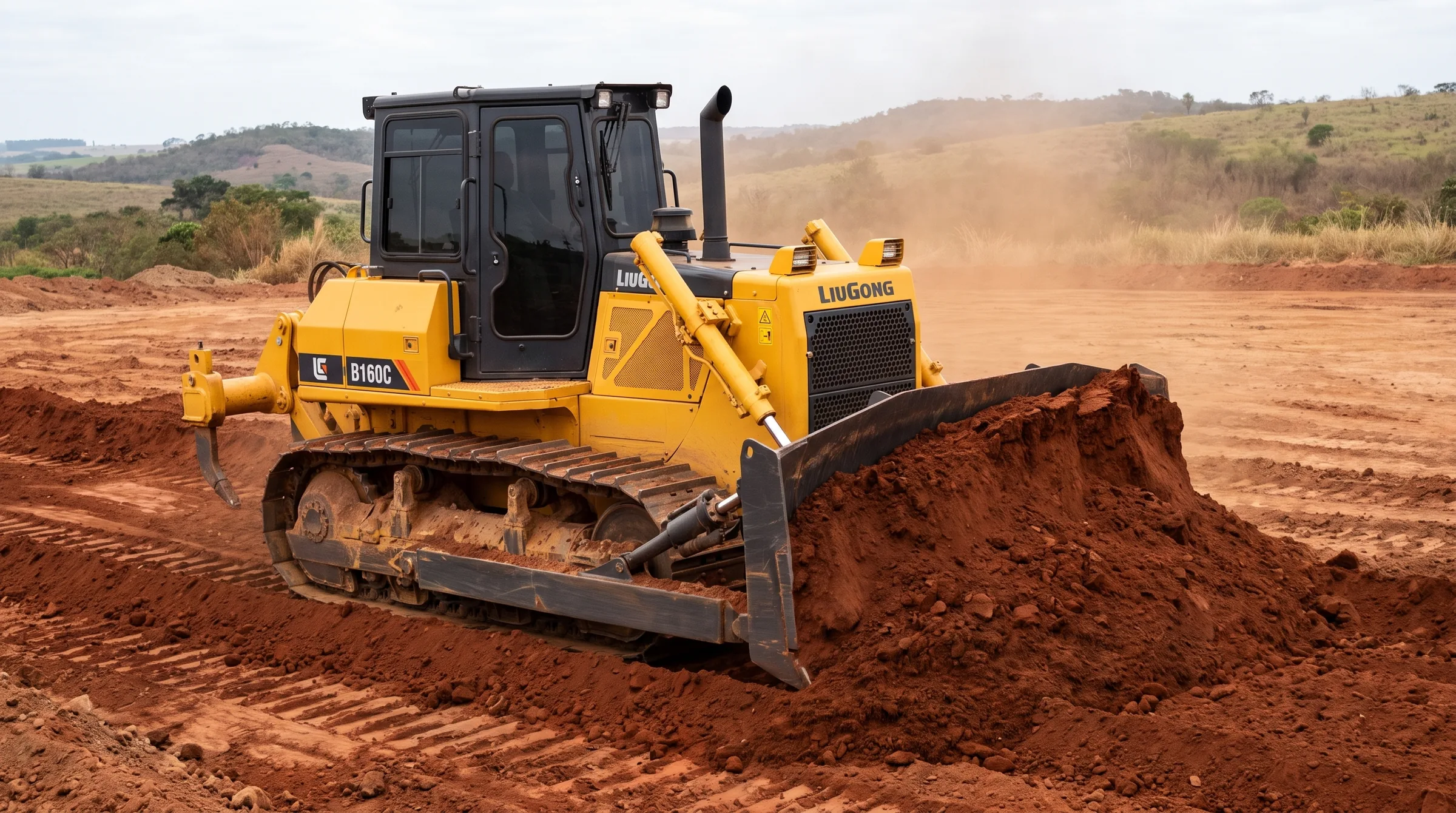 Trator de esteiras LiuGong B160C empurrando terra em uma terraplanagem